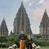 7 Potret Prewedding Wancoy di Candi Prambanan, Tampil Gagah Bak Raja Sehari
