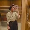 7 Potret Prilly Latuconsina dengan Outfit ala 'Cewek Bumi', Terlihat Kalem dan Profesional