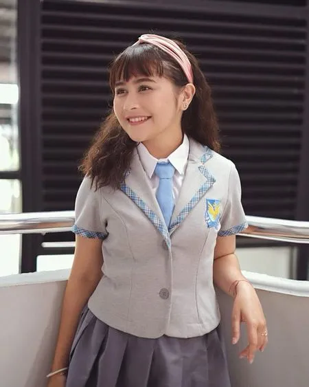 7 Potret Prilly Latuconsina Pakai Seragam Sekolah Wajah Baby Face Bikin Netizen Gemas Kapanlagi Com