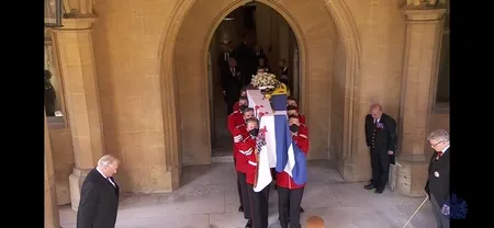 7 Potret Prosesi Pemakaman Pangeran Philip, Hanya Dihadiri 30 Orang Termasuk Ratu Elizabeth - Jenazah Disemayamkan di St. George's Chapel