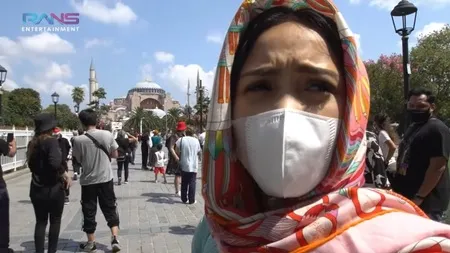 7 Potret Raffi Ahmad & Nagita Slavina di Hagia Sophia Turki, Disambut Imam Besar Masjid - Doa Bersama