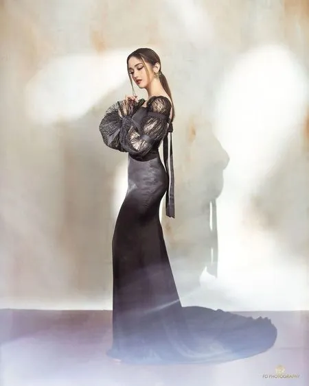7 Potret Ranty Maria yang Tampil Elegan Pakai Gaun Backless Warna Hitam, Pemotretan Cuma 5 Menit - Banjir Pujian Netizen