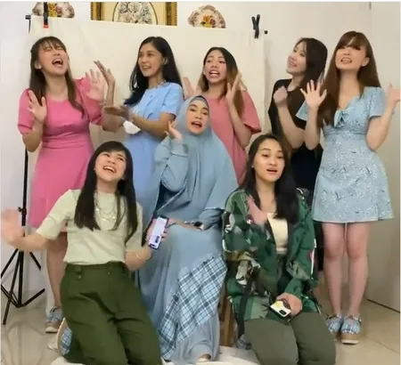 7 Potret Reuni Cherrybelle yang Sekian Lama Nggak Bertemu, Sudah Pada Nikah - Tanpa Hadirnya Sarwendah