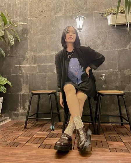 7 Potret Rinni Wulandari yang Makin Cantik dan Kece, Rambut Lurus Pendek Bikin Pangling - Fashionable Banget