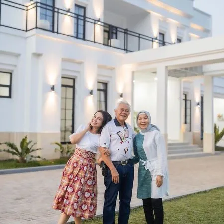 7 Potret Rumah Baru Rossa yang Disinyalir Seharga Rp20 Miliar, Dibangun Untuk Kedua Orangtua di Sumedang - Mewah Bak Istana Putih