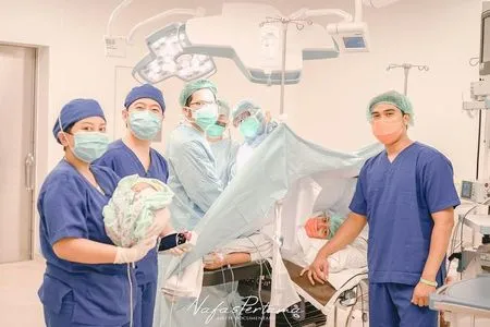 7 Potret Ryuga Rafif Keponakan Paula Verhoeven yang Baru Lahir, Wajah Ganteng dan Bibir Merahnya Jadi Sorotan