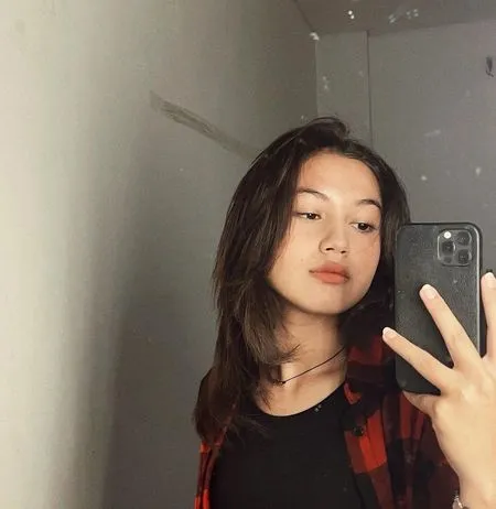 7 Potret Selfie Saskia Chadwick Bintang Sinetron 'DARI JENDELA SMP', Tampil Cantik Menggemaskan - Disebut Mirip Sandrinna Michelle