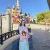 7 Potret Shandy Aulia Liburan ke Disneyland, Outfit Si Kecil Jadi Sorotan