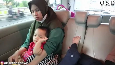 7 Potret Tangguh Oki Setiana Dewi Dampingi Putranya yang Idap Sindrom Langka 'Prader-Willi', Harus Rutin Ambil Darah ke Rumah Sakit