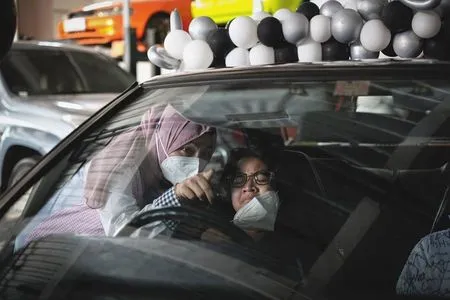 7 Potret Tangis Cinta Kuya yang Pecah Saat Dapat Kado Sweet Seventeen dari Orangtuanya, Sebuah Mobil Sport Klasik Buruan Para Kolektor
