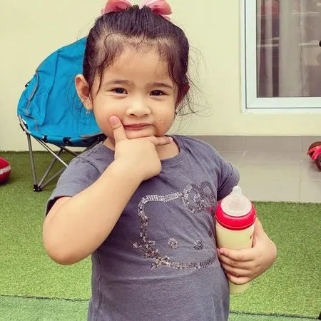 7 Potret Terbaru Aneska, Anak Kedua Audy Item dan Iko Uwais yang Kini Tumbuh Jadi Balita Cantik dengan Pipi Chubby