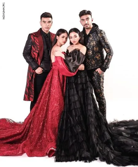 7 Potret Terbaru Bukan Bintang Dangdut Biasa, Kompak Tampil Mewah dan Glamor - Putri DA Curi Perhatian dengan Gaun Merah Delima