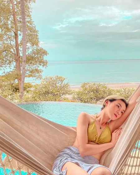 7 Potret Terbaru Dara The Virgin yang Sukses Jadi Sorotan, Pakai Bikini Hingga Berambut Blonde