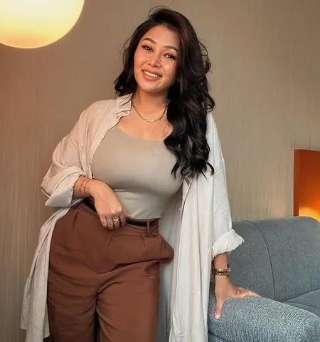 7 Potret Terbaru Mutia Ayu yang Makin Langsing dan Cantik dengan Rambut Panjang