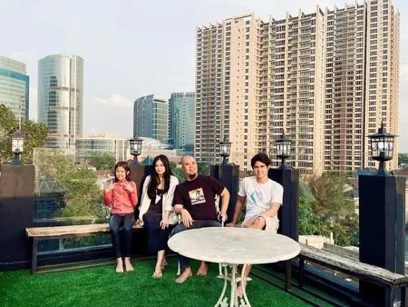 7 Potret Tiara Anak Mulan Jameela yang Jadi Sorotan di Ulang Tahun Safeea ke-10, Cantik Pakai Gaun High Slit - Sibuk Bikin Burger