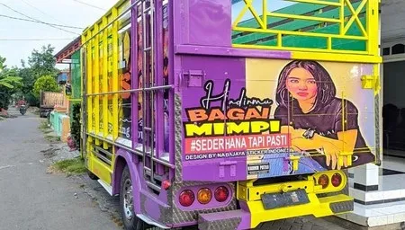 7 Potret Truk Yang Memajang Wajah Wika Salim Disertai Tulisan Kocak Mana Favoritmu Kapanlagi Com