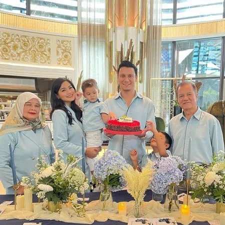 7 Potret Ulang Tahun Christian Sugiono ke-40, Dirayakan di Hotel Mewah - Dapat Kartu Ucapan Manis dari Anak