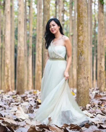 7 Potret Yeslin Wang Mantan Istri Delon dalam Photoshoot Terbaru, Makin Cantik Memesona - Bertema Musim Gugur ala Drama Korea