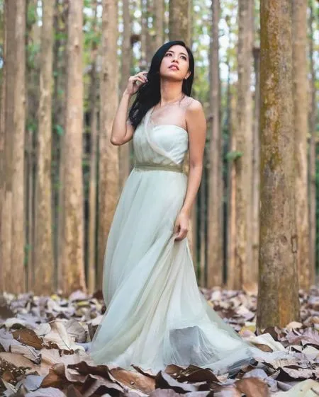 7 Potret Yeslin Wang Mantan Istri Delon dalam Photoshoot Terbaru, Makin Cantik Memesona - Bertema Musim Gugur ala Drama Korea