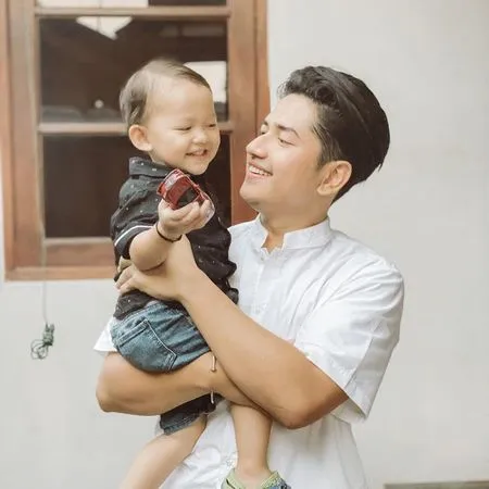 7 Potret Zikri Daulay dan Putranya Zayn, Sama-sama Ganteng dan Disebut The Real Papa Muda
