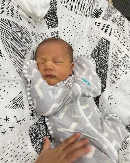 8 Foto Baby Rayyanza Anak Kedua Raffi Ahmad & Nagita Slavina Saat Digendong Tante-Tantenya, Bikin Gemas!