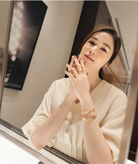 8 Foto Cantik Laura Basuki Aktris 'SUSI SUSANTI: LOVE ALL', Aktris Berprestasi Tanpa Sensasi