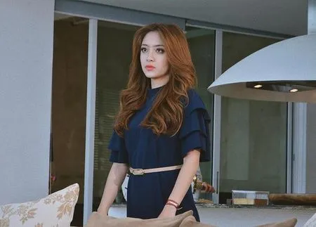 8 Foto Cantik Natalie Zenn Pamer Gaya Rambut Cetar Badai, Pemeran Agnes di Sinetron 'NALURI HATI' Selalu Tampil On Point!