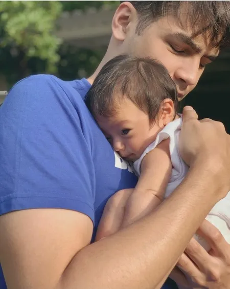 8 Foto Kebersamaan Jonas Rivanno dan Baby Chloe yang Bikin Asmirandah Meleleh, Anak Cewek Deket Sama Papanya