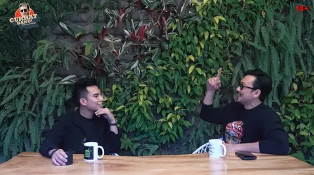 8 Foto Mesra Denny Sumargo & Olivia yang Lagi Disorot Karena Prinsip Lebih Sayang Istri Daripada Anak