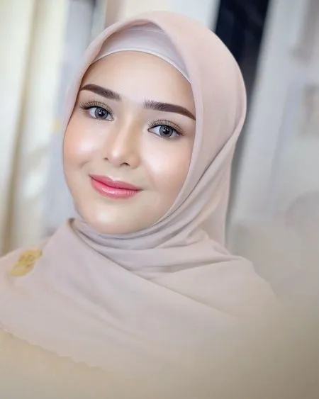 8 Foto Pesona Amanda Manopo Kenakan Hijab, Banjir Pujian Netizen