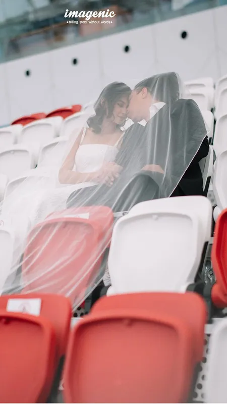 8 Foto Prewed Arie Kriting dan Indah Permatasari dengan Tema Monochrome, Serasi Banget!