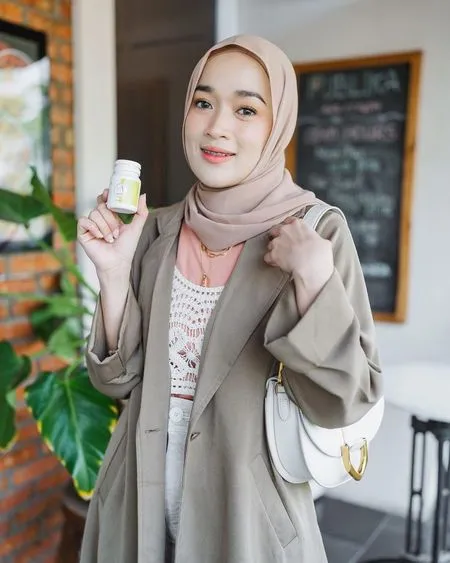 8 Foto Ririe Fairus yang Makin Cantik Glowing dan Stylish, Kerap Dibandingkan dengan Nissa Sabyan