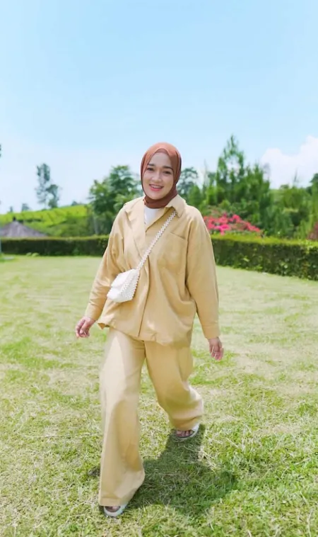 8 Foto Ririe Fairus yang Makin Cantik Glowing dan Stylish, Kerap Dibandingkan dengan Nissa Sabyan