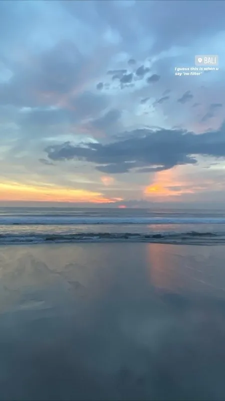 8 Foto Rose Blackpink Liburan Di Bali Santai Di Tepi Pantai