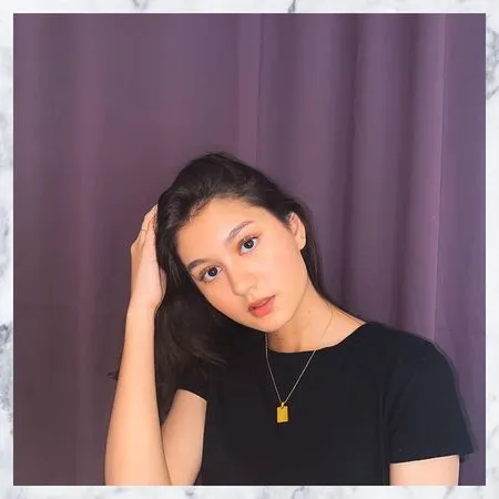 8 Foto Selfie Zoe Jackson Pemeran Nana di Sinetron 'BUKU HARIAN SEORANG ISTRI', Pancarkan Pesona Cantik Glowing!