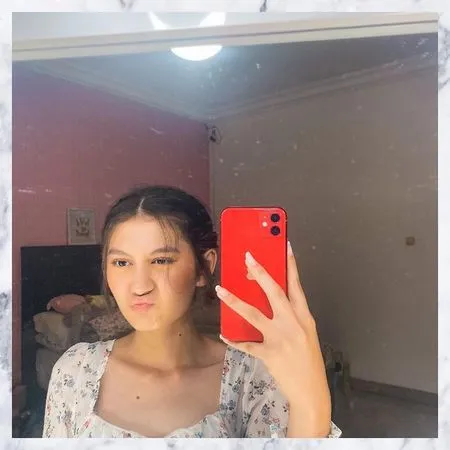 8 Foto Selfie Zoe Jackson Pemeran Nana di Sinetron 'BUKU HARIAN SEORANG ISTRI', Pancarkan Pesona Cantik Glowing!