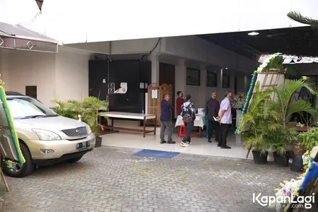 8 Foto Suasana di Rumah Duka Almarhumah Ibunda Once, Terapkan Protokol Covid-19