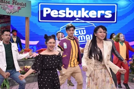 8 Foto Teaser Keseruan 'Pesbukers Ramadan', Diramaikan Host Baru Seperti Rizky Billar Hingga Celine Evangelista
