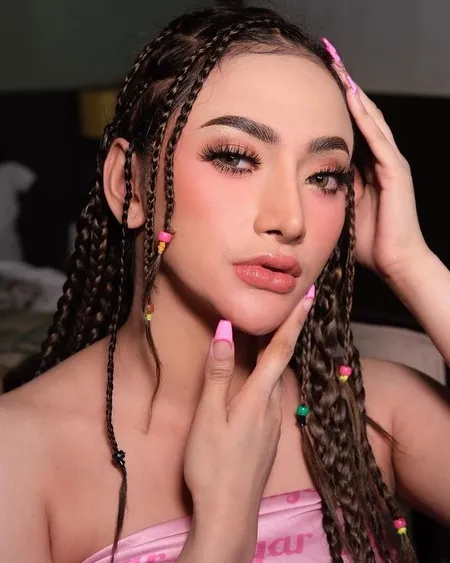 8 Foto Terbaru Amel Alvi yang Sukses Bikin Pangling, Gaya Rambutnya Jadi Sorotan