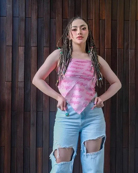 8 Foto Terbaru Amel Alvi yang Sukses Bikin Pangling, Gaya Rambutnya Jadi Sorotan