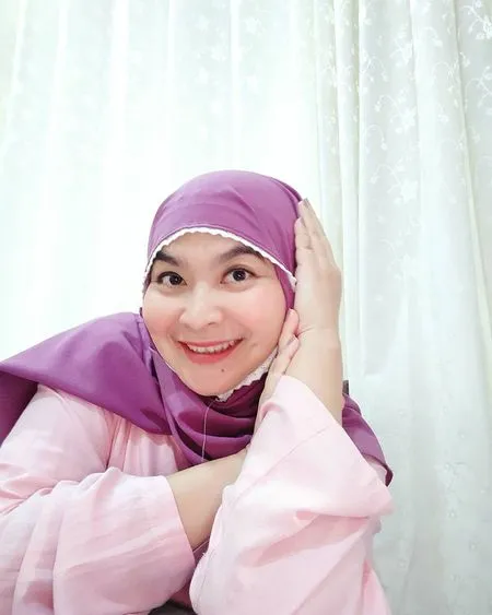 8 Foto Terbaru Komedian Senior Ulfa Dwiyanti, Kini Tampil Cantik Berhijab dan Tetap Lucu