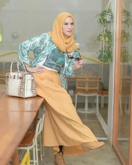 8 Kisah Angel Lelga eks Vicky Prasetyo yang Baru Terungkap, Ternyata Pernah Disantet dan Muntah Kain Kafan!