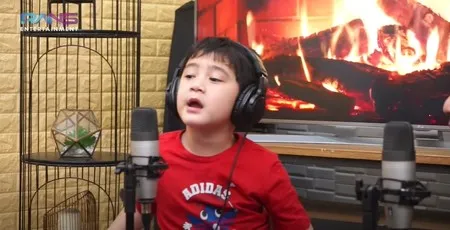 8 Momen Lucunya Rafathar Saat Jadi Host Podcast, Selalu Minta Camilan - Tingkahnya Bikin Gemes!
