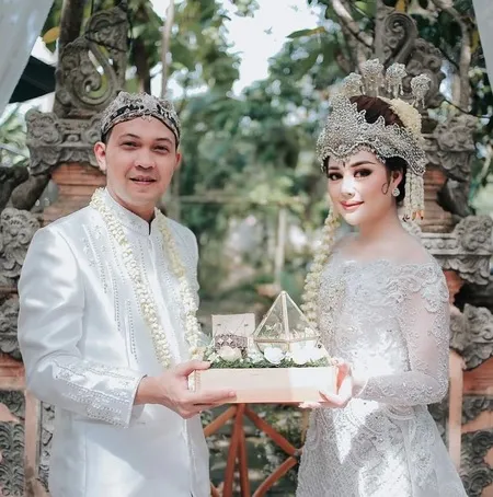 8 Momen Pernikahan Ryan Mantan Kekasih Zaskia Gotik Istrinya Jadi Sorotan Kapanlagi Com