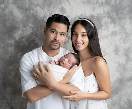 8 Newborn Photoshoot Baby Aizen Anak Erick Iskandar, Ganteng Berwajah Bule - Mewarisi Darah Brasil dari Mamanya