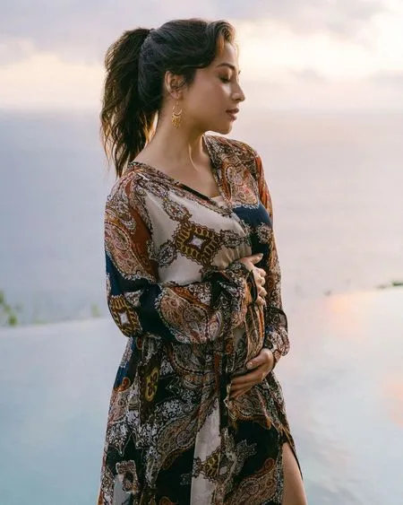 8 OOTD Bumil Cantik Nikita Willy, dari Pakai Dress Brand Mahal Sampai Swimsuit