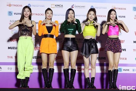 8 Outfit Kontroversial Idol K-Pop dan Seleb Korea Sepanjang Tahun 2020, Stylist Jadi Sasaran Komentar Pedas Netizen