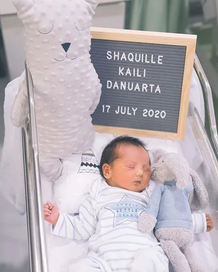 8 Pemotretan Perdana Shaquille Kaili Anak Roger Danuarta & Cut Meyriska, dari Tema Star Wars - Pakai Sarung Bikin Gemas!