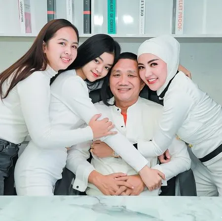 8 Pesona Putri Rigan Anak Tiri Bella Shofie yang Jarang Tersorot, Tak Sedarah Tapi Paras Cantik Disebut Mirip Ibu