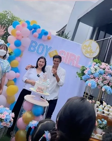 8 Potret Acara Gender Reveal Party Felicya Angelista - Immanuel Caesar Hito, Bernuansa Putih dan Serba Pastel
